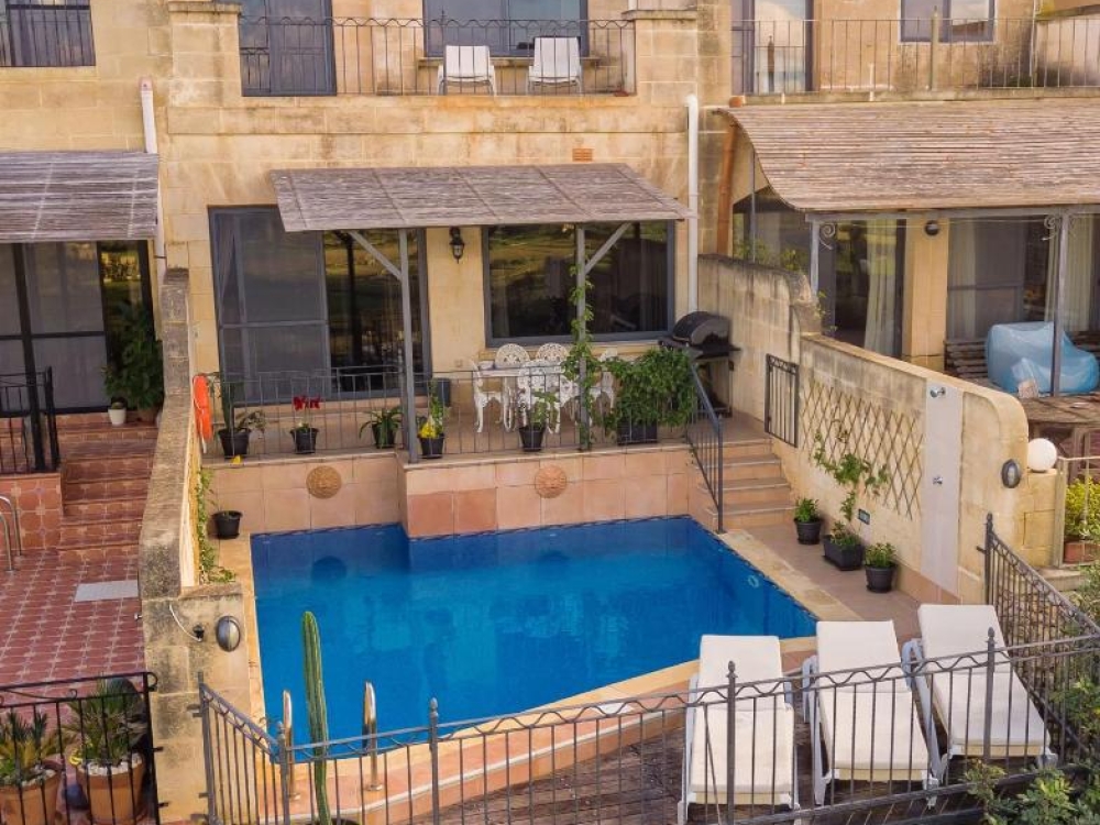 WhatsApp Image 2025-11-18 at 16.53.08 (1)