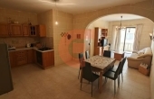 GE3967, Spacious Apartment with Garage